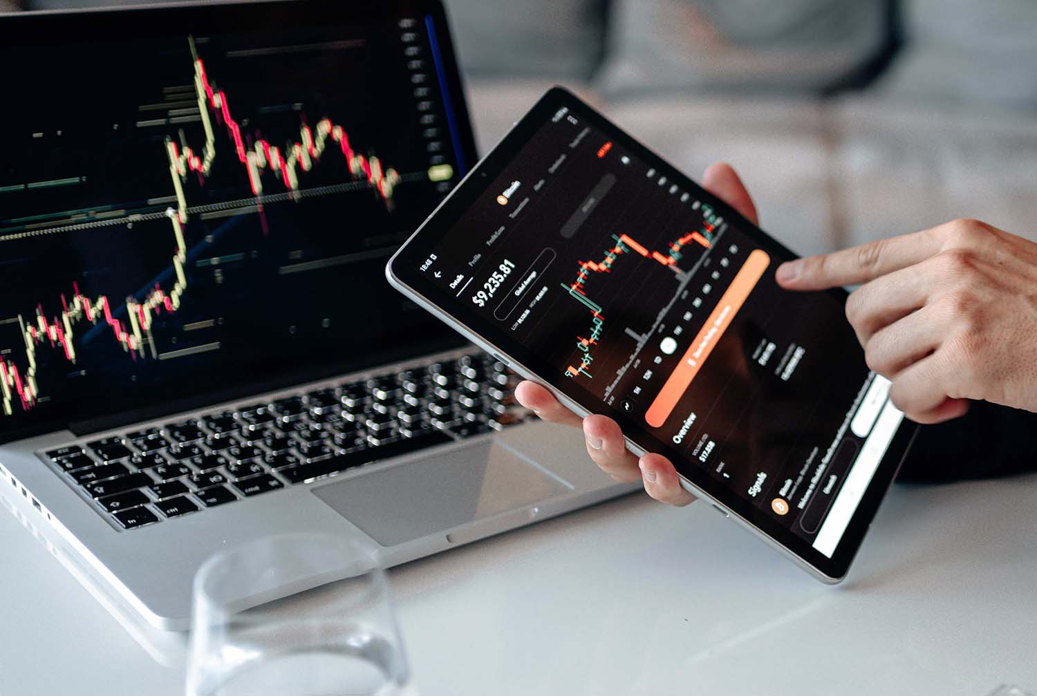 FTSE 100 & DAX 90: Top Investor Voting vs. Proxy Advisory Analysis